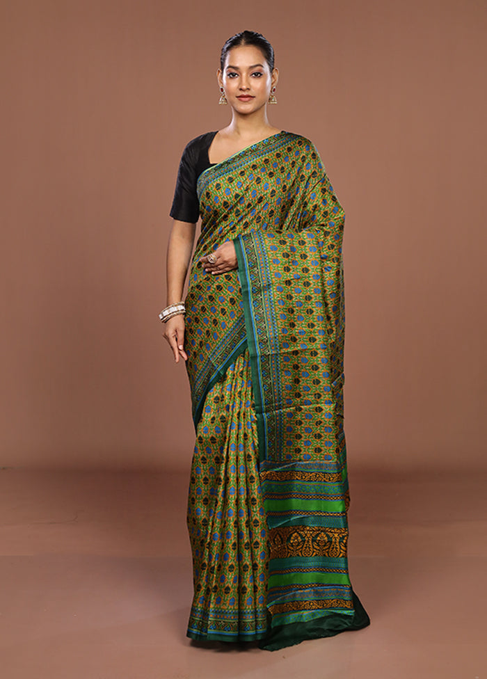 Yellow Printed Silk Saree Without Blouse Piece