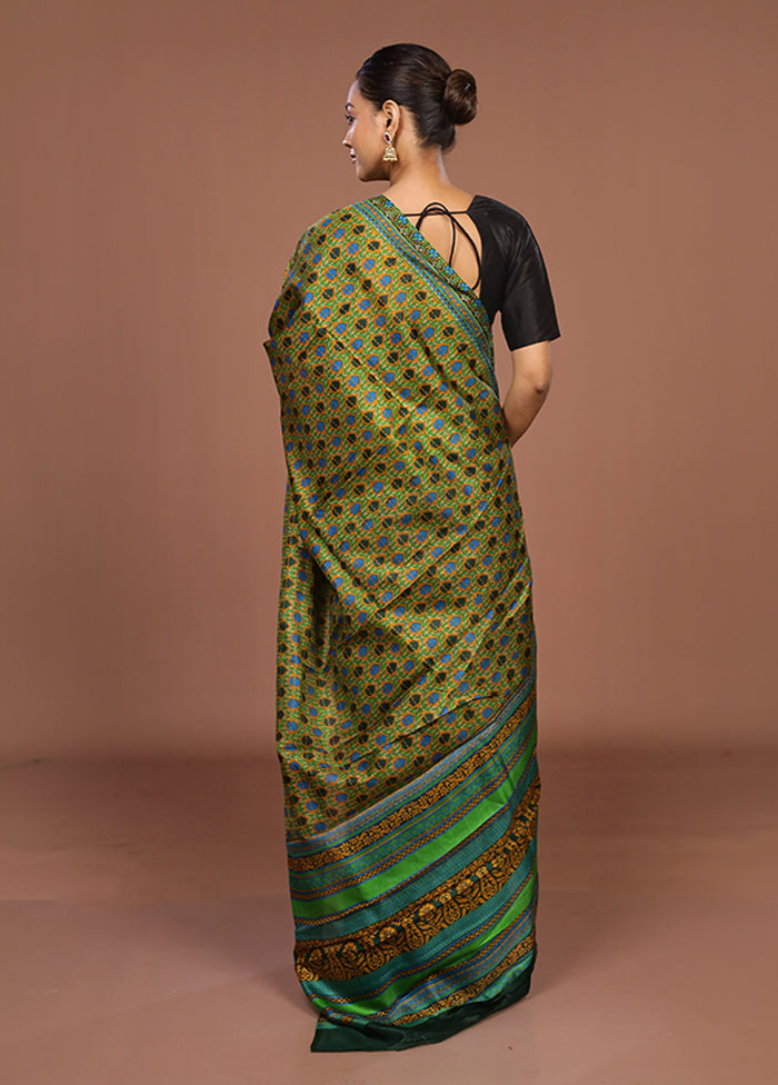 Yellow Printed Silk Saree Without Blouse Piece