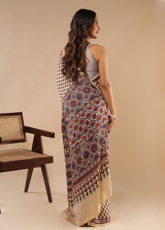 Cream Printed Pure Silk Saree With Blouse Piece