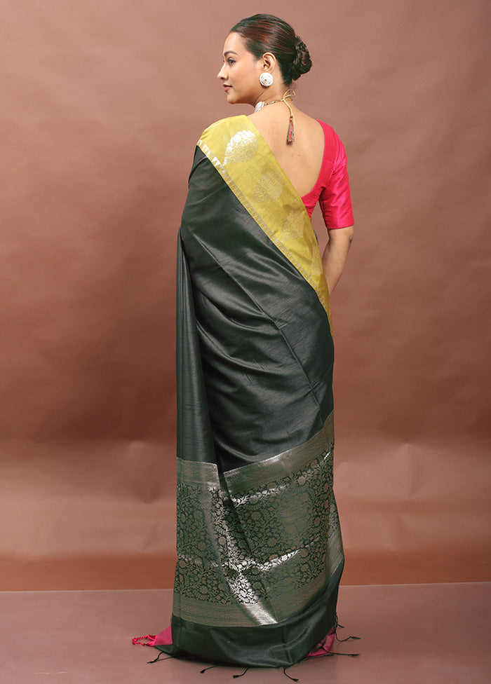 Green Cotton Saree With Blouse Piece