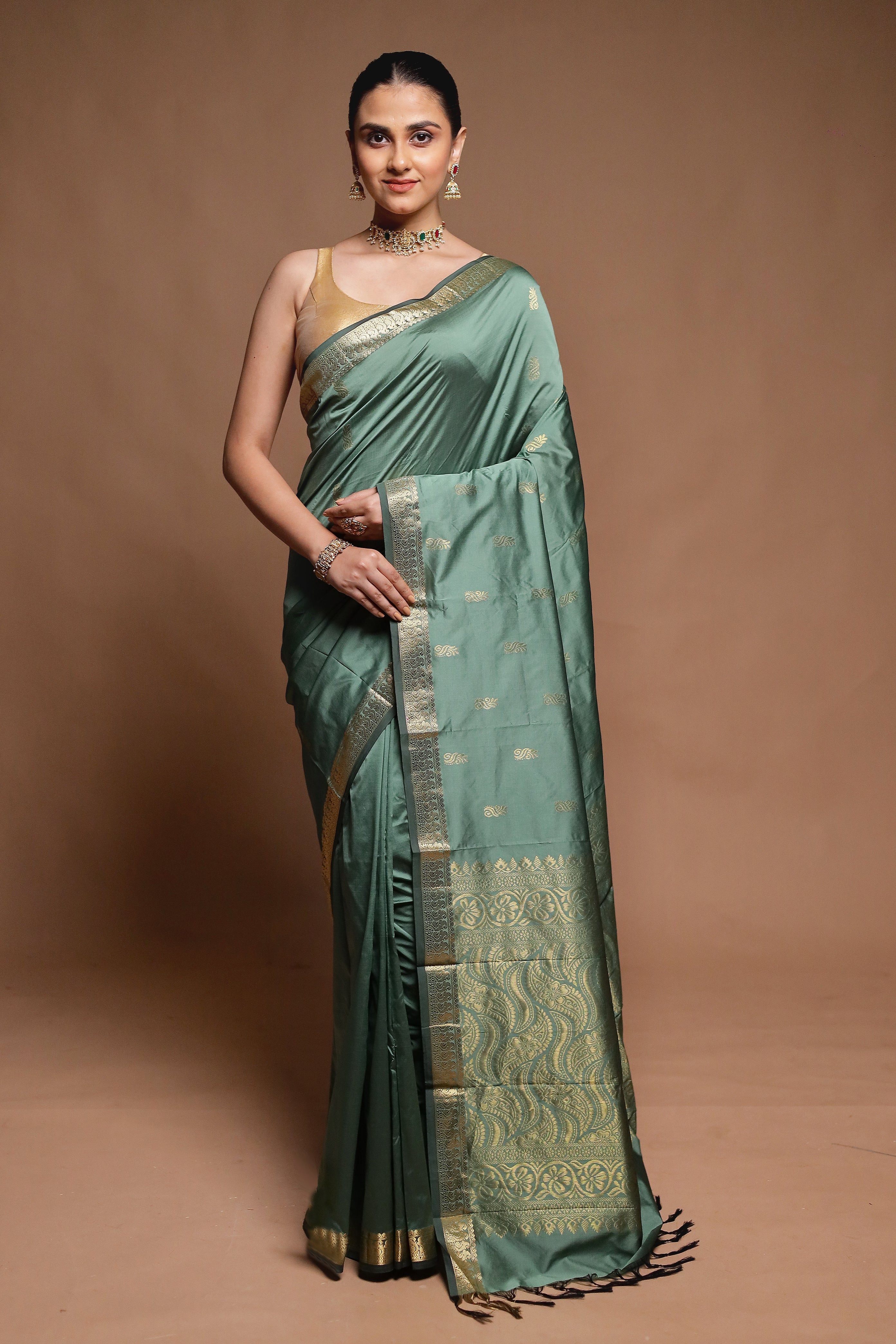 Green Kanjivaram Silk Saree With Blouse Piece