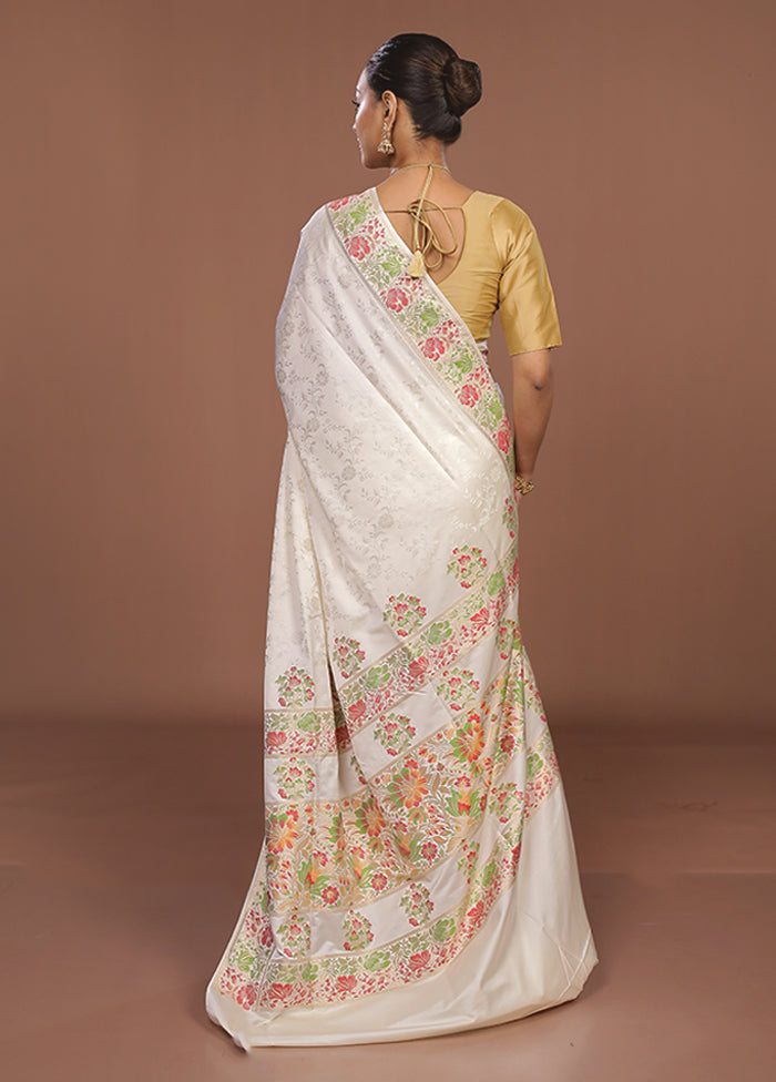 White Handloom Tanchoi Silk Saree With Blouse Piece