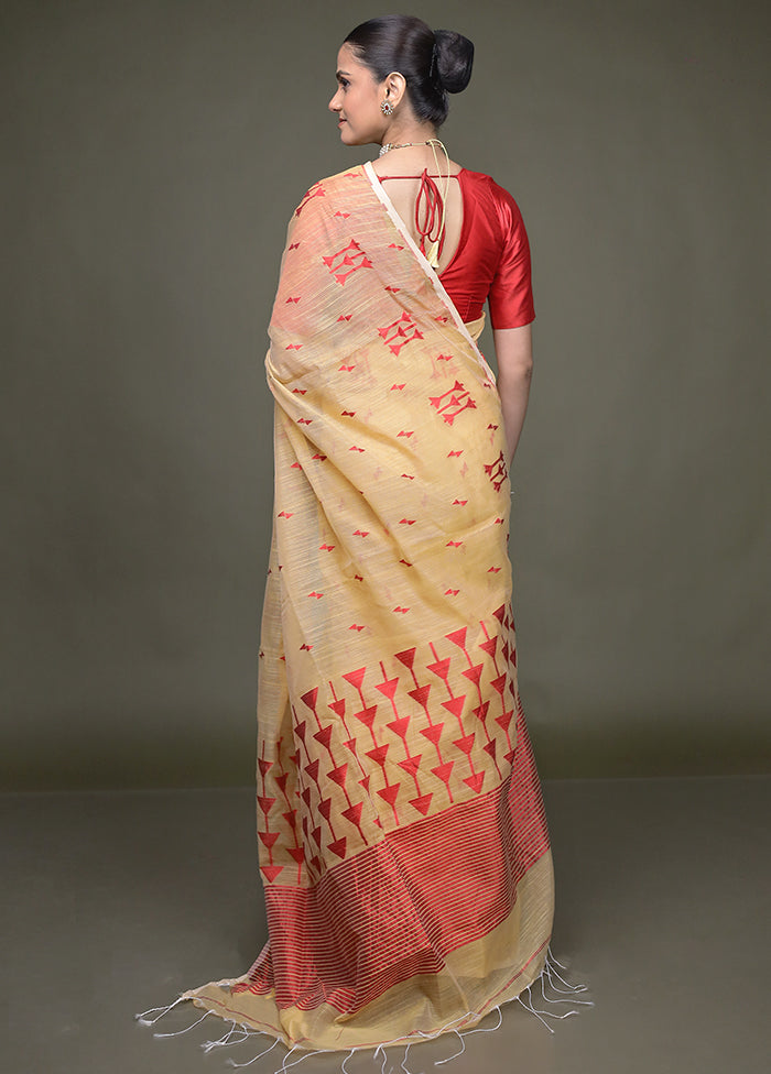Cream Matka Silk Saree With Blouse Piece
