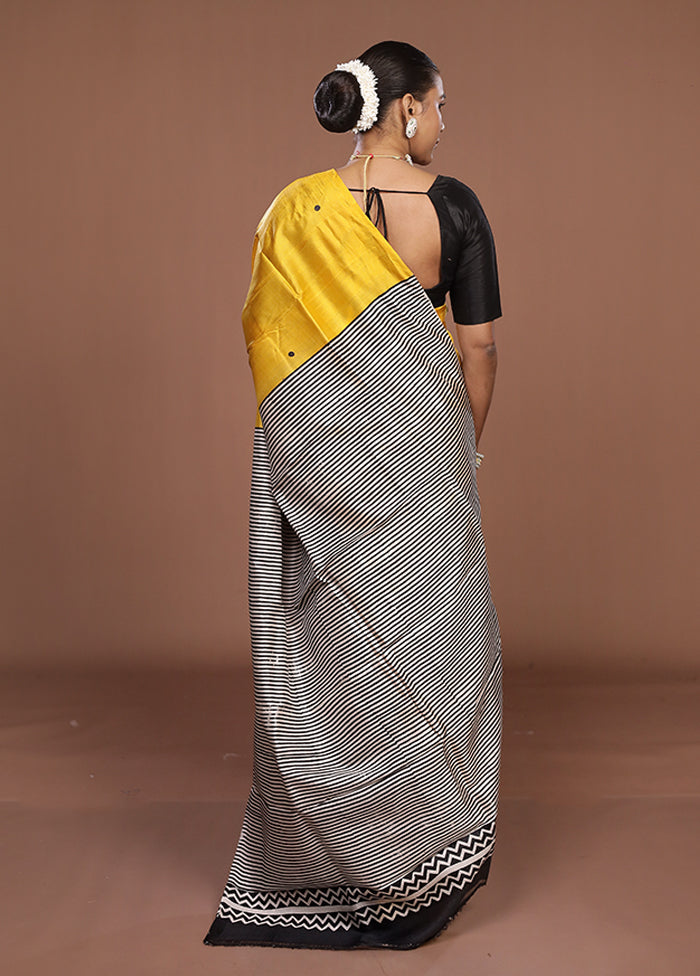 Yellow Printed Silk Saree Without Blouse Piece