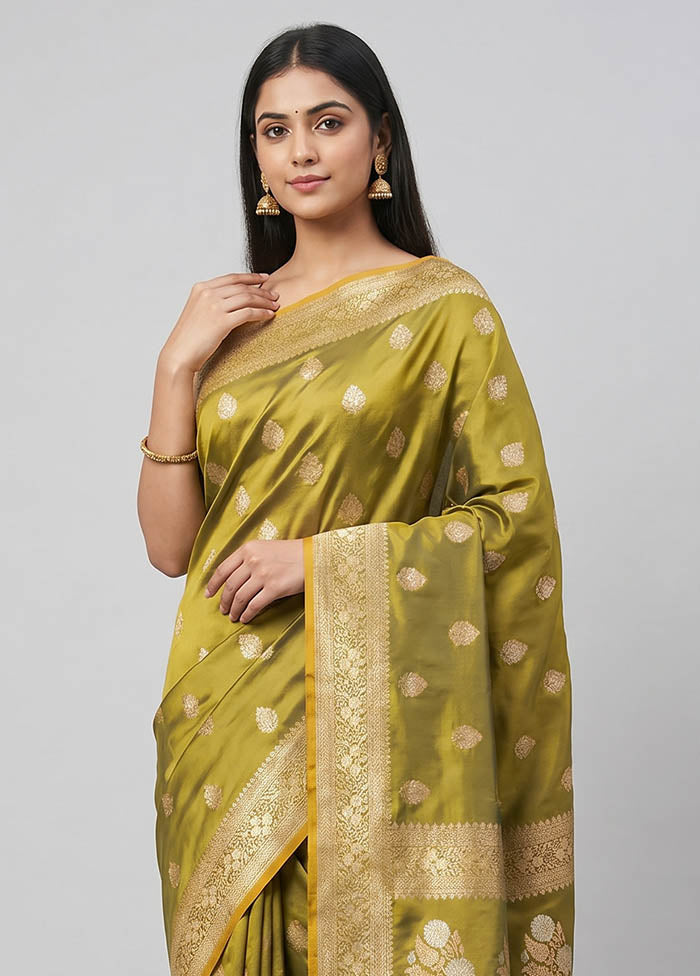Green Handloom Banarasi Pure Silk Saree With Blouse Piece