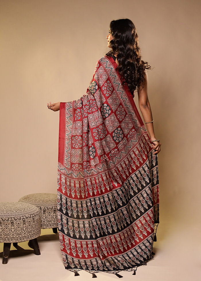 Maroon Printed Silk Saree Without Blouse Piece
