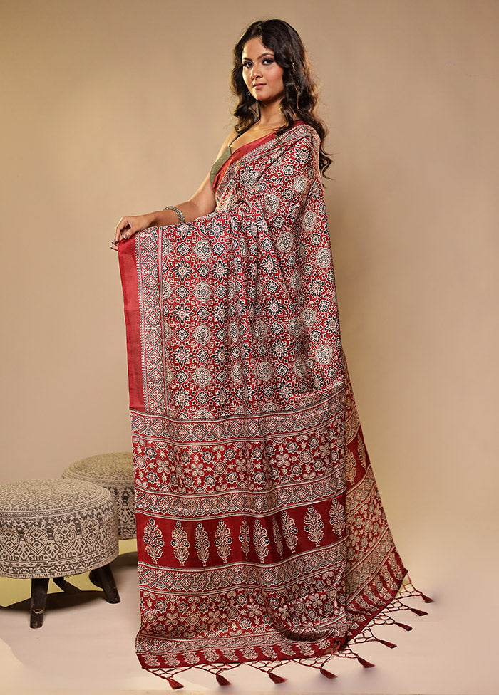 Maroon Printed Silk Saree With Blouse Piece