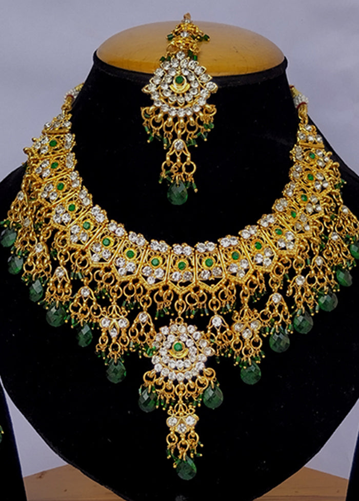 Multicolor Alloy Jewellery Set (1 Necklace, 1 Pair Earrings, 1 Mang Tikka)