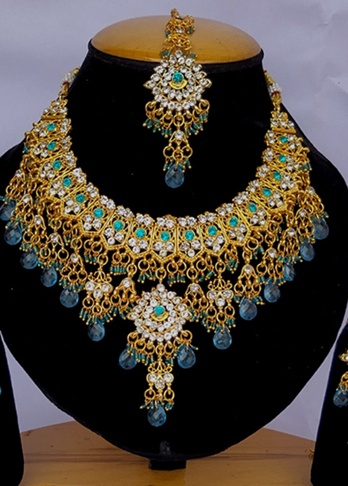 Multicolor Alloy Jewellery Set (1 Necklace, 1 Pair Earrings, 1 Mang Tikka)