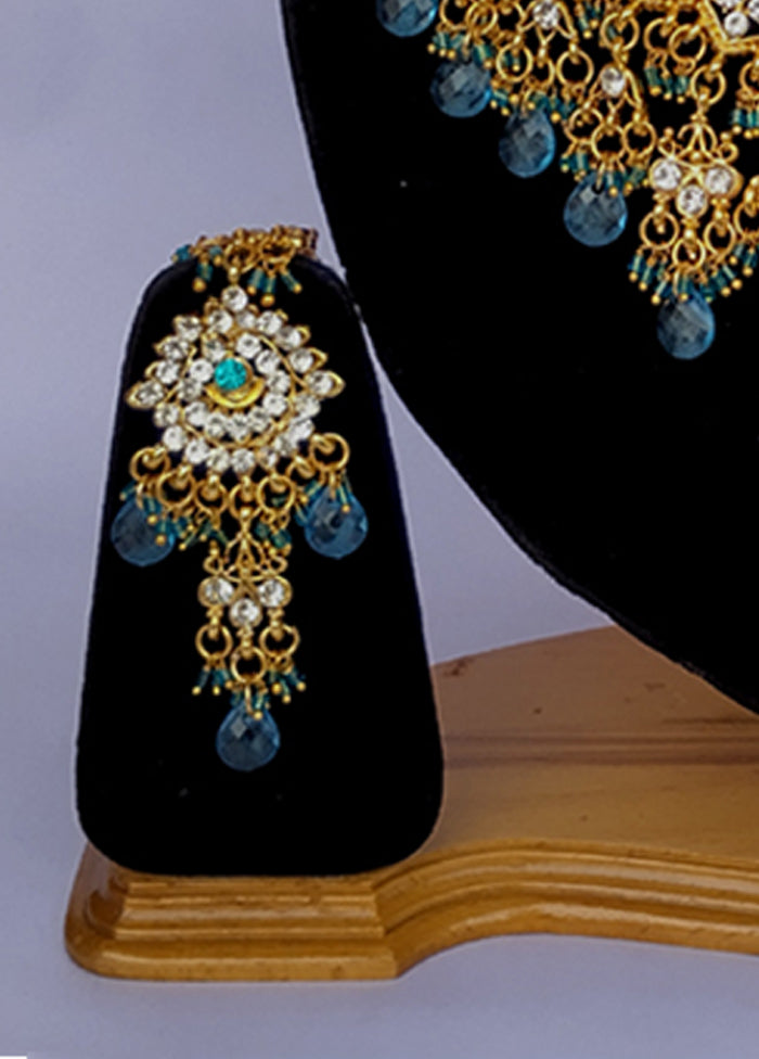 Multicolor Alloy Jewellery Set (1 Necklace, 1 Pair Earrings, 1 Mang Tikka)