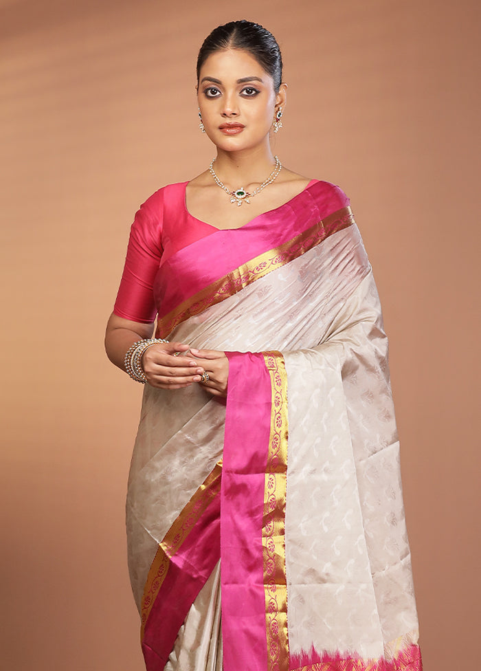 Cream Kanjivaram Silk Saree With Blouse Piece