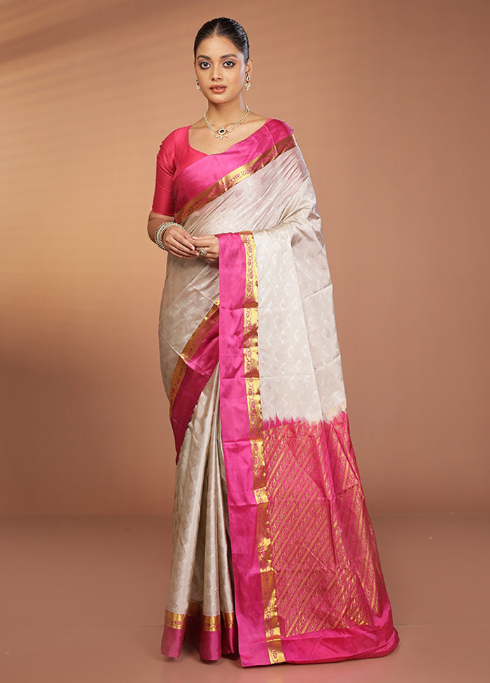 Cream Kanjivaram Silk Saree With Blouse Piece