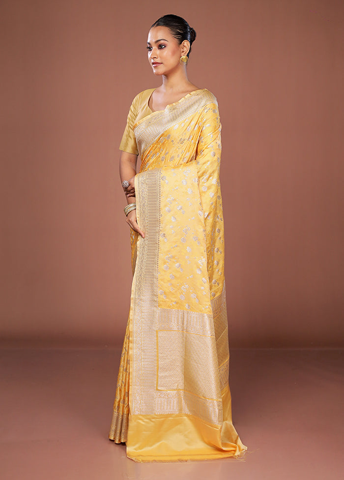 Yellow Tanchoi Silk Saree With Blouse Piece