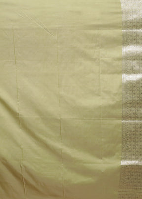 Green Uppada Silk Saree With Blouse Piece