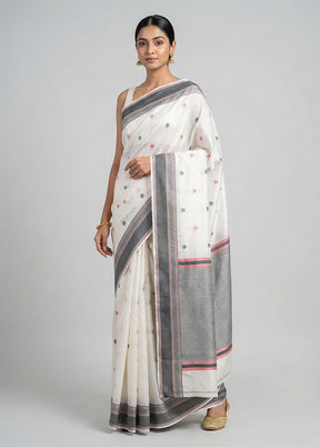 White Handloom Kanchipuram Pure Silk Saree With Blouse Piece