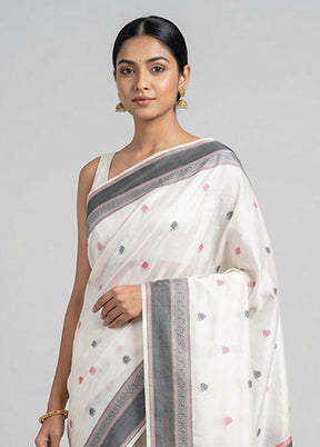 White Handloom Kanchipuram Pure Silk Saree With Blouse Piece