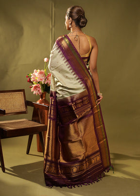 Green Gadwal Pure Silk Saree Without Blouse Piece