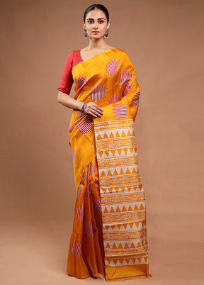 Yellow Printed Silk Saree Without Blouse Piece