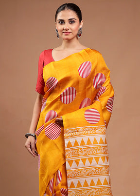 Yellow Printed Silk Saree Without Blouse Piece