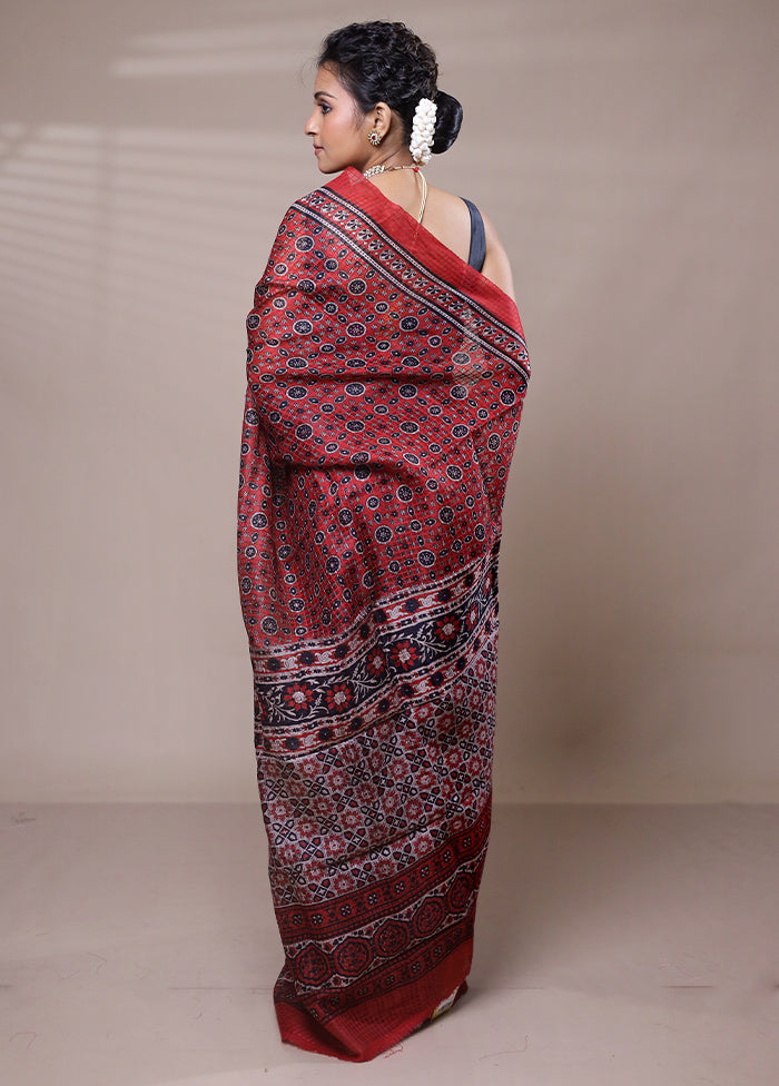 Red Printed Silk Saree Without Blouse Piece