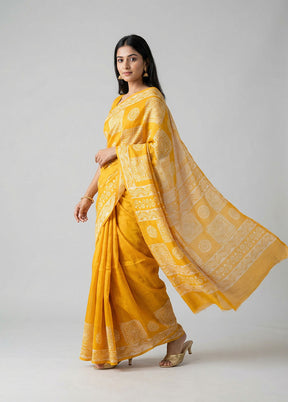 Yellow Printed Silk Saree Without Blouse Piece
