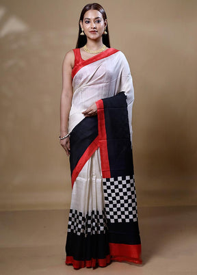 Grey Printed Silk Saree With Blouse Piece