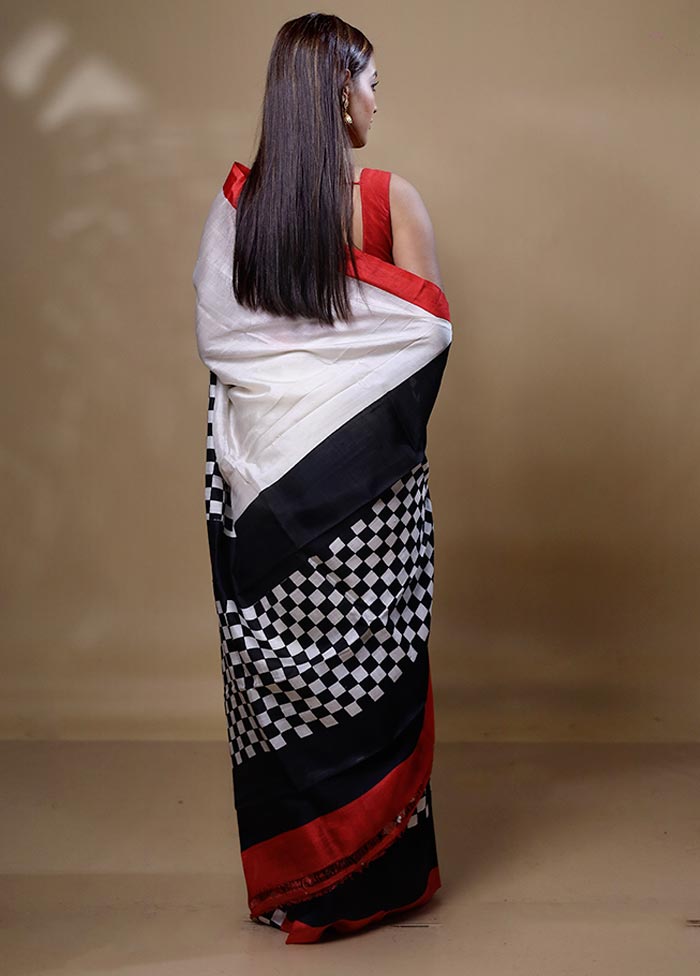 Grey Printed Silk Saree With Blouse Piece