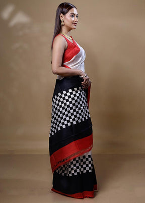 Grey Printed Silk Saree With Blouse Piece