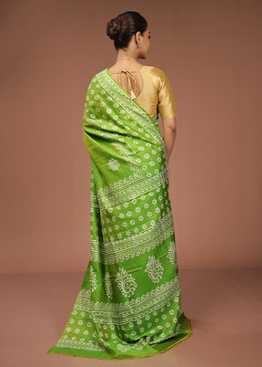 Green Printed Silk Saree Without Blouse Piece