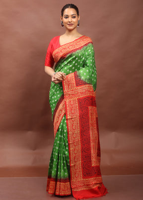 Green Printed Silk Saree Without Blouse Piece
