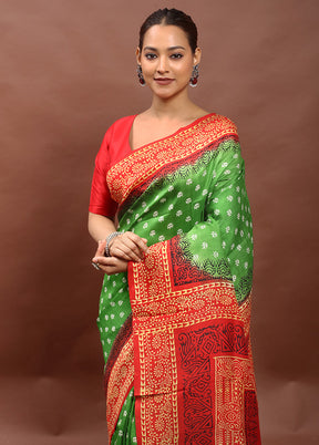 Green Printed Silk Saree Without Blouse Piece