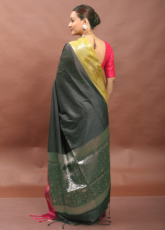Green Cotton Saree With Blouse Piece