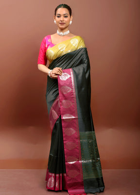 Green Cotton Saree With Blouse Piece