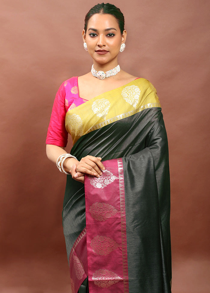 Green Cotton Saree With Blouse Piece