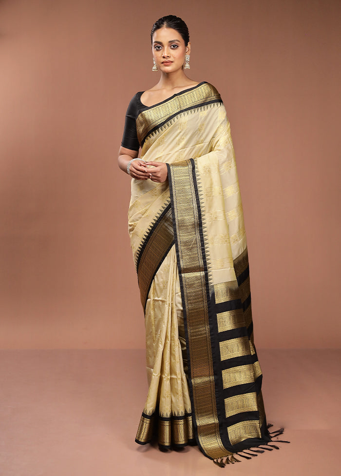 Cream Kanjivaram Silk Saree With Blouse Piece