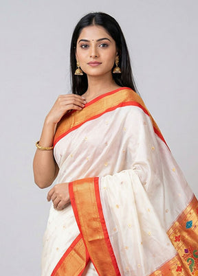 White Handloom Kanchipuram Pure Silk Saree With Blouse Piece