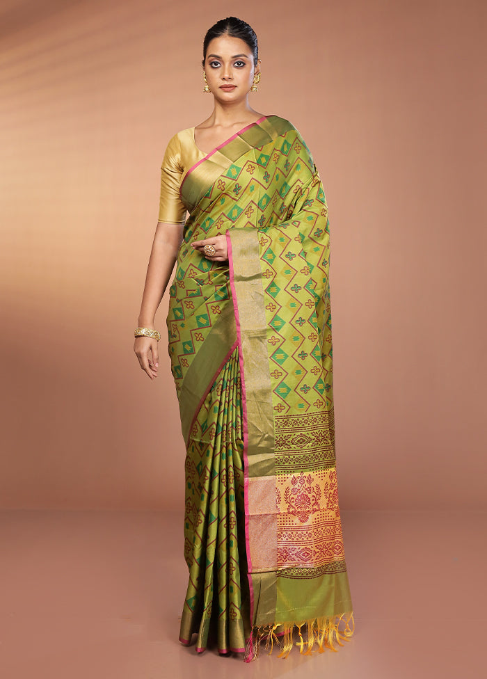Green Dupion Silk Saree With Blouse Piece