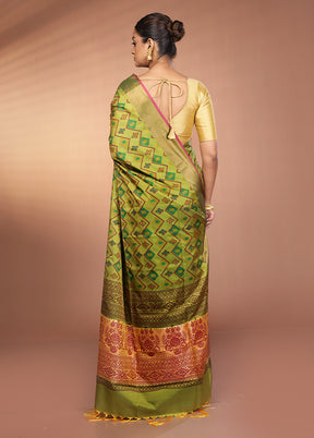 Green Dupion Silk Saree With Blouse Piece