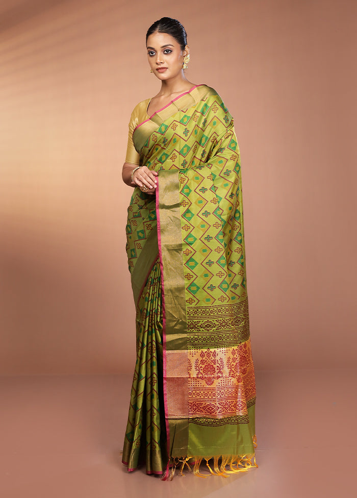 Green Dupion Silk Saree With Blouse Piece