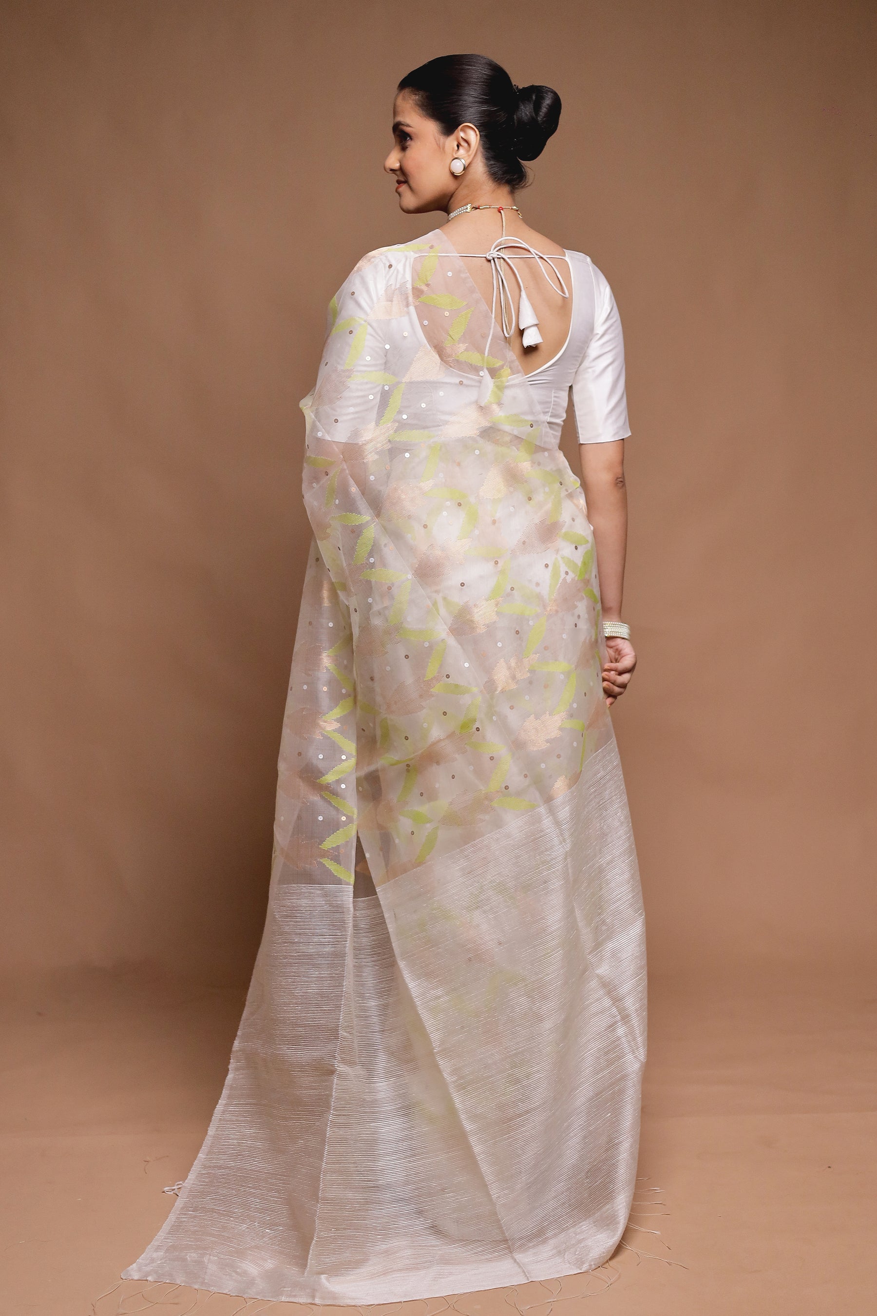 White Handloom Matka Pure Silk Saree With Blouse Piece