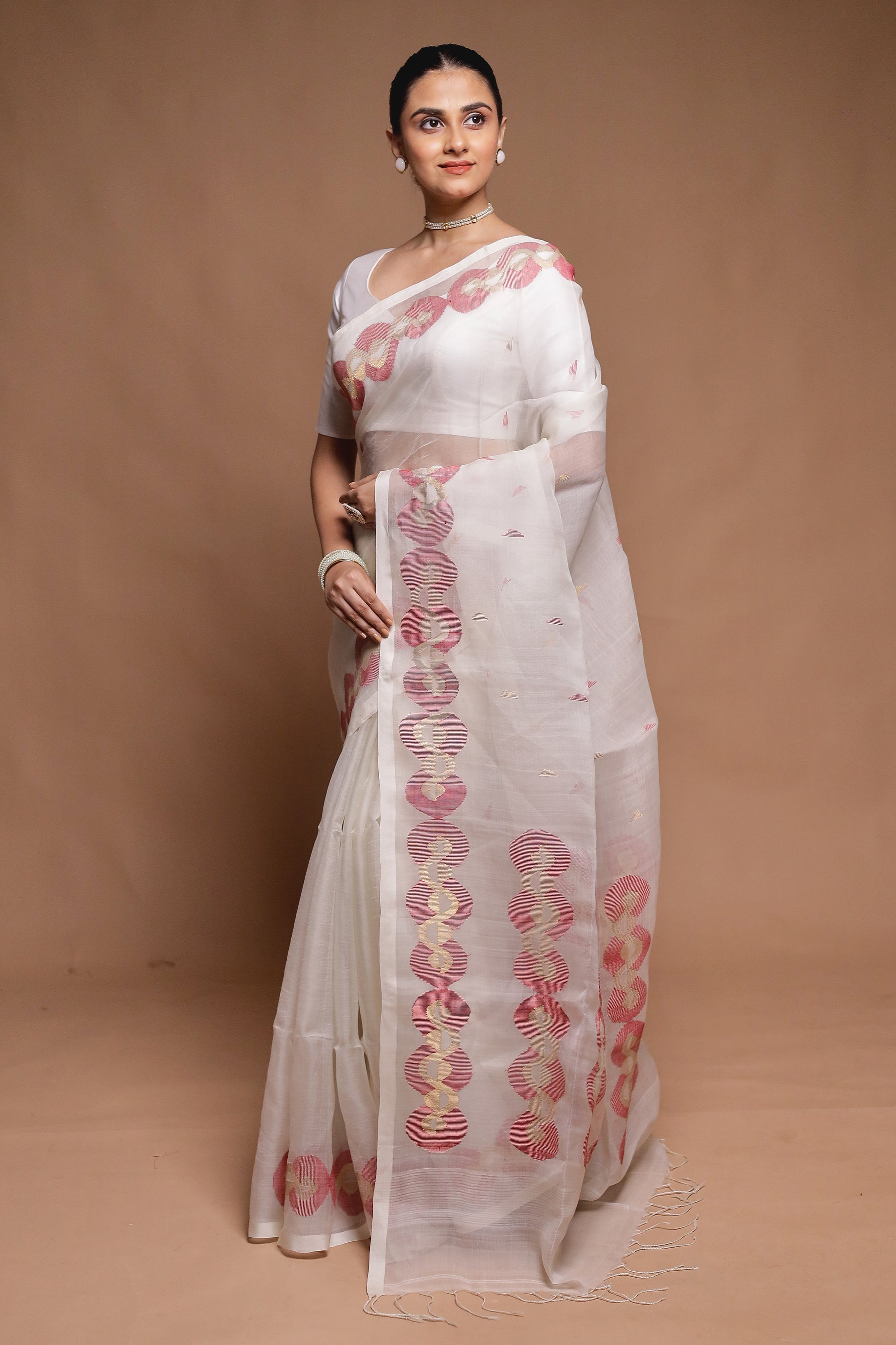 White Handloom Matka Pure Silk Saree With Blouse Piece