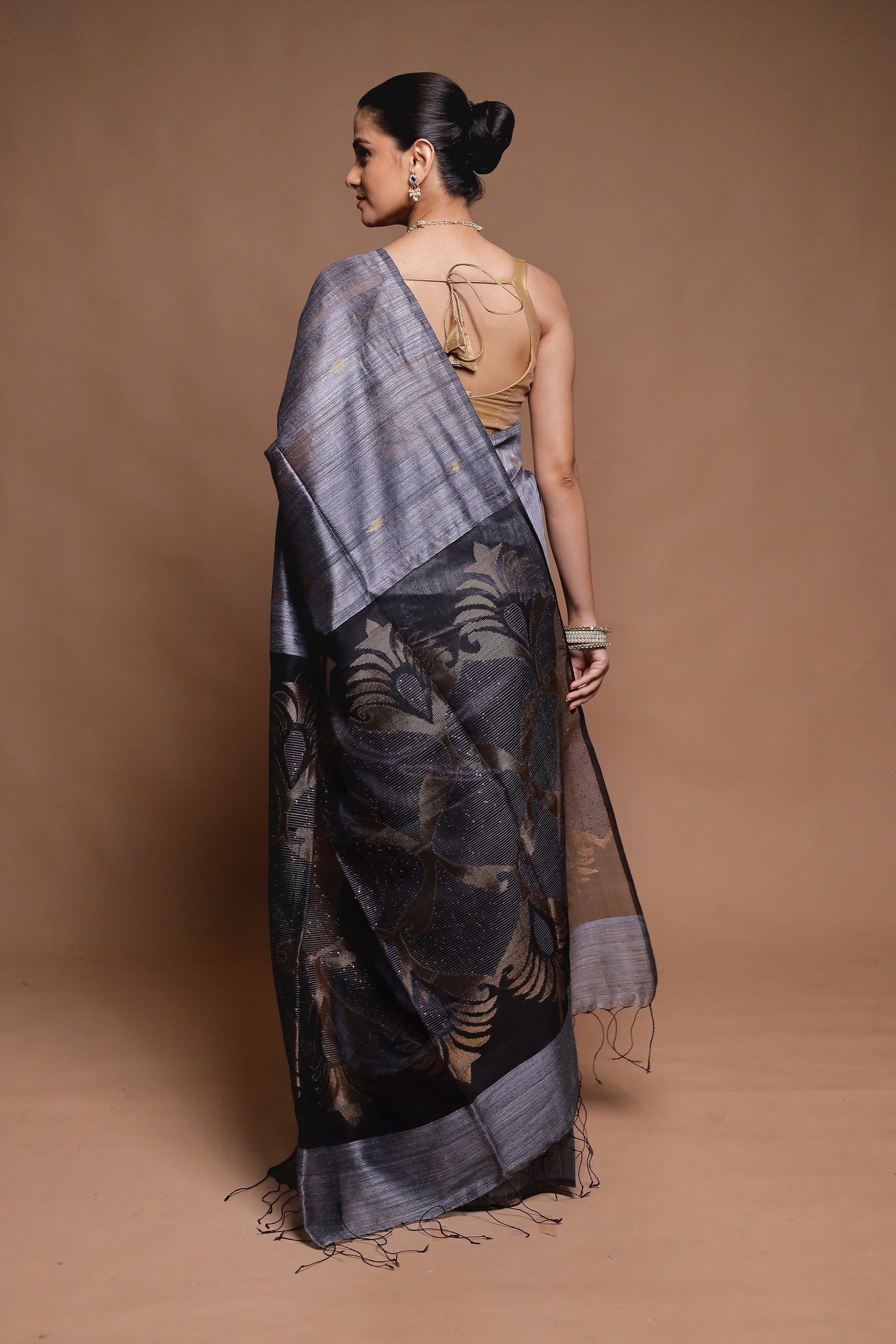 Grey Handloom Matka Pure Silk Saree With Blouse Piece