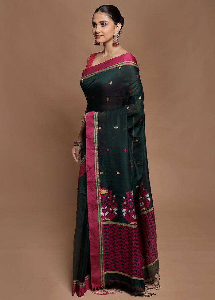 Green Cotton Saree With Blouse Piece