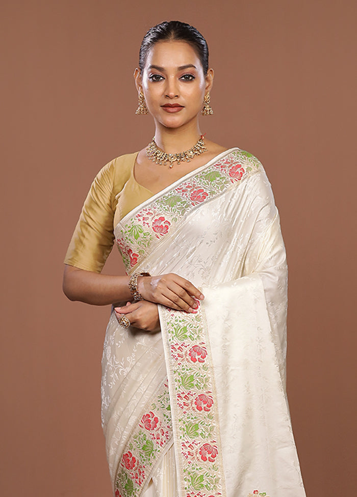 White Handloom Tanchoi Pure Silk Saree With Blouse Piece