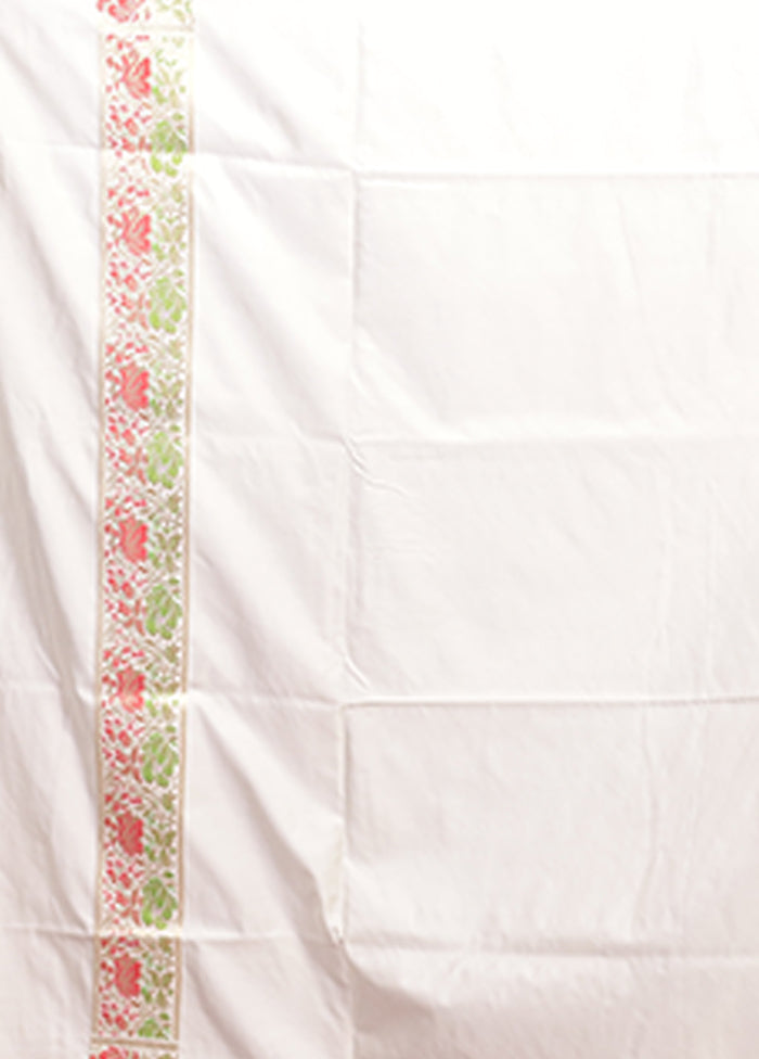 White Handloom Tanchoi Pure Silk Saree With Blouse Piece