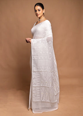 White Tant Jamdani Saree Without Blouse Piece