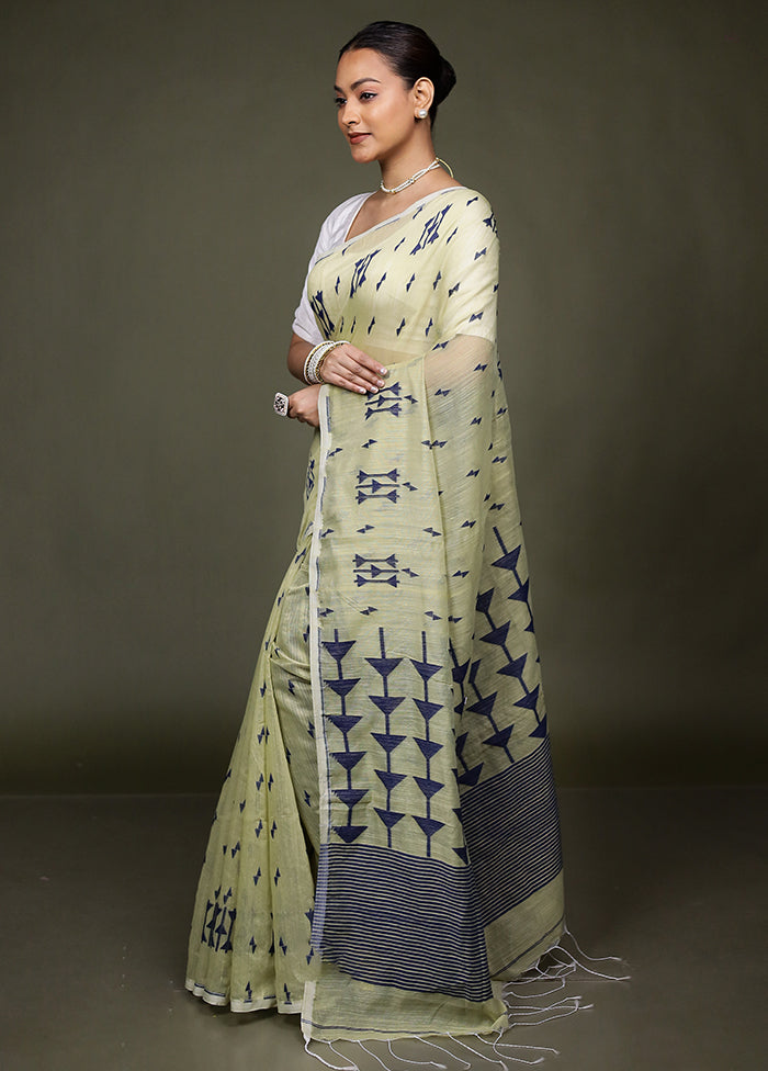 Cream Matka Silk Saree With Blouse Piece