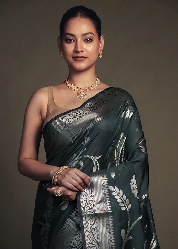 Green Kora Silk Saree With Blouse Piece