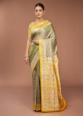 Cream Handloom Tanchoi Pure Silk Saree With Blouse Piece