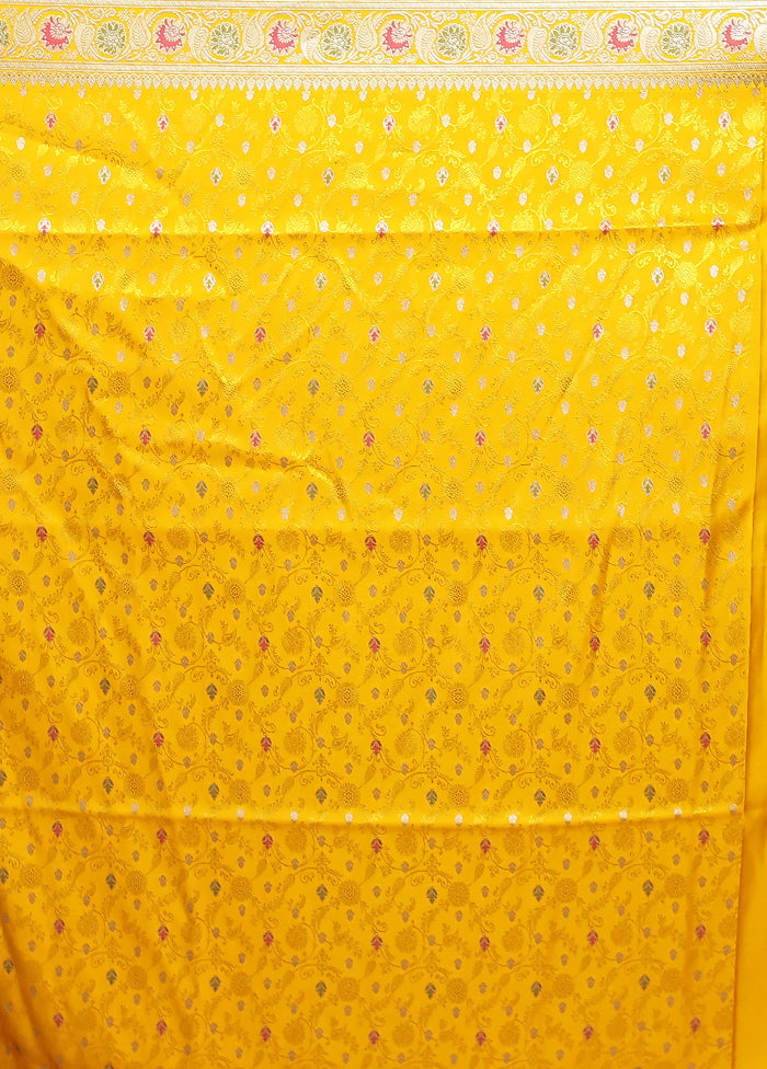 Cream Handloom Tanchoi Pure Silk Saree With Blouse Piece